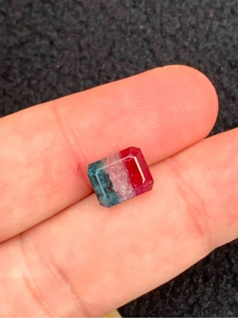 100% Natural, Earth-Mined Gemstone - Picture 2 of 8
